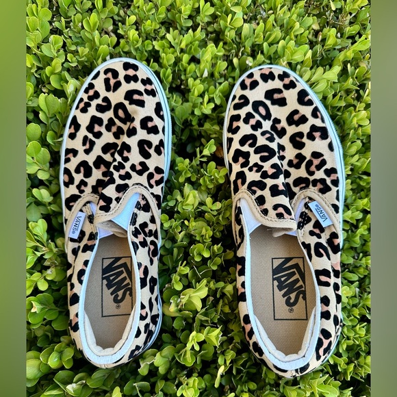 VANS size 6.5 women animal print preowned great condition - Picture 3 of 4